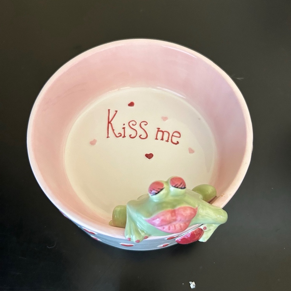 GANZ “KISS ME” Dog Bowl with Frog. Vintage. NWT